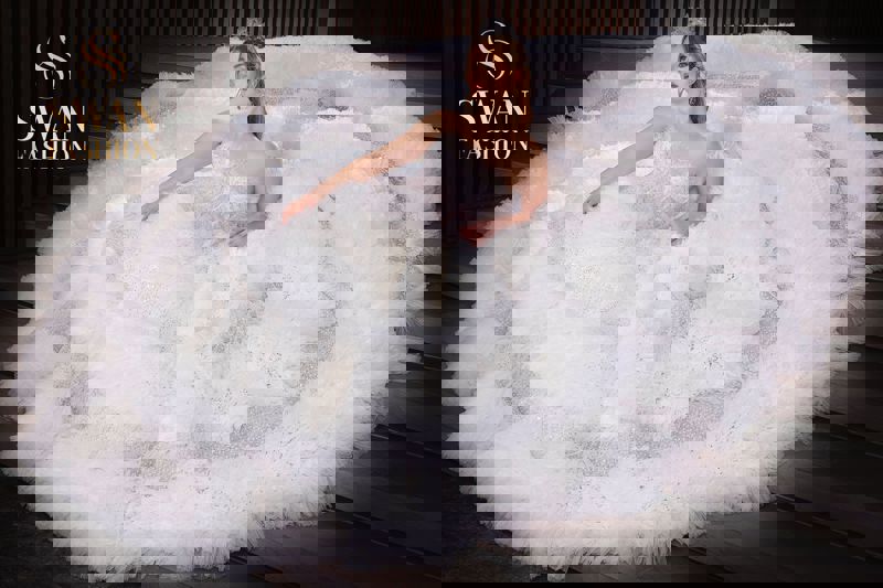 Swanfashion | Model 2